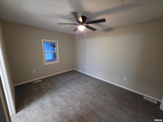 3357 S 3RD Street, Springfield, IL 62703