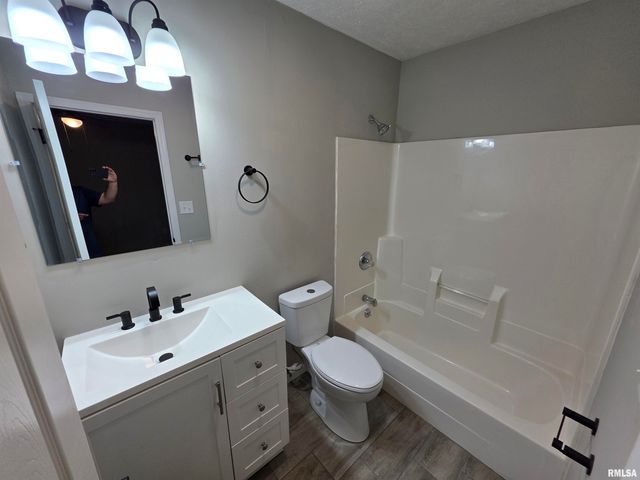 3357 S 3RD Street, Springfield, IL 62703