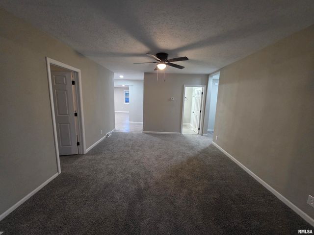 3357 S 3RD Street, Springfield, IL 62703
