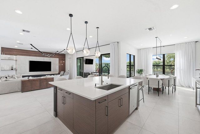 8092 Laurel Falls Drive, Boca Raton, FL 33496