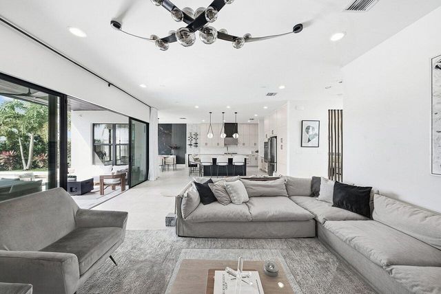 8092 Laurel Falls Drive, Boca Raton, FL 33496