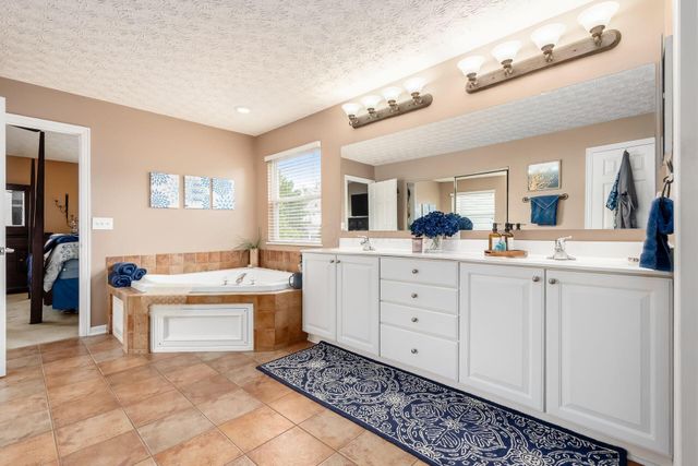 5994 Hampton Corners S, Hilliard, OH 43026