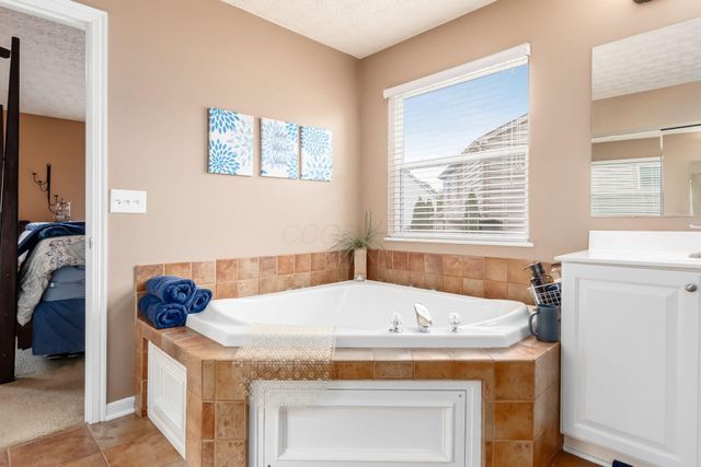 5994 Hampton Corners S, Hilliard, OH 43026