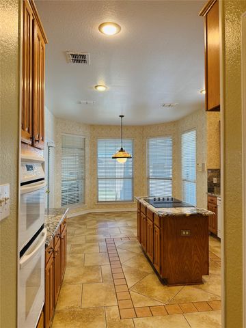 4213 Forestedge Drive, Grand Prairie, TX 75052