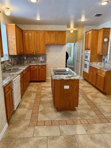 4213 Forestedge Drive, Grand Prairie, TX 75052