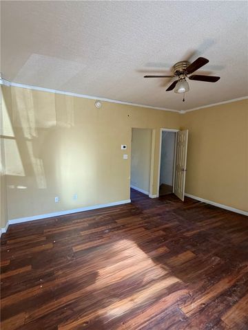 718 Sellers Ave, Jeannette, PA 15644