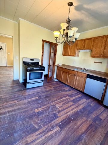 718 Sellers Ave, Jeannette, PA 15644