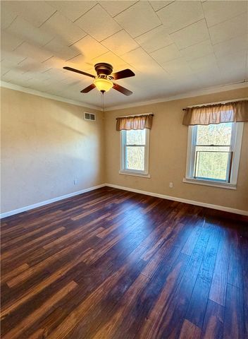 718 Sellers Ave, Jeannette, PA 15644