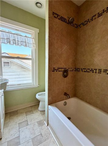 718 Sellers Ave, Jeannette, PA 15644