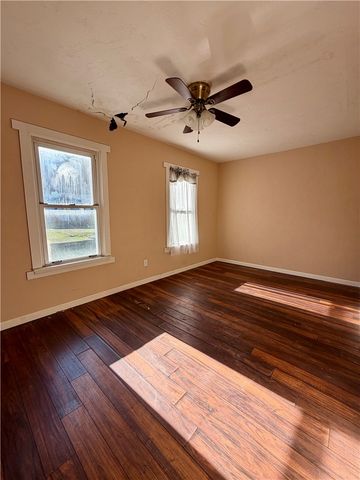 718 Sellers Ave, Jeannette, PA 15644