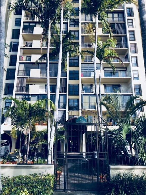77 Crandon Blvd 2E, Key Biscayne, FL 33149