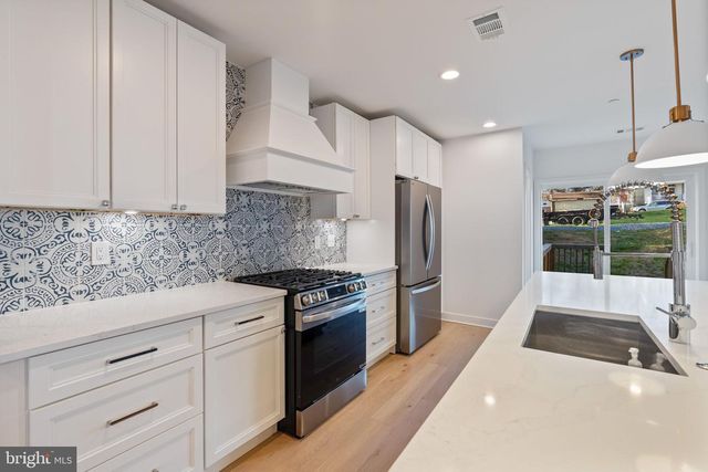 1212 UNION AVE, Baltimore, MD 21211