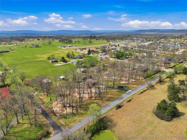 1022 W Young Avenue, Stilwell, OK 74960