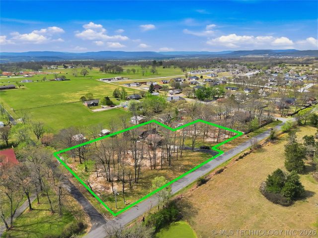 1022 W Young Avenue, Stilwell, OK 74960