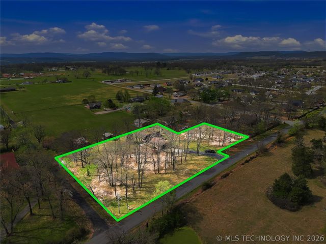 1022 W Young Avenue, Stilwell, OK 74960