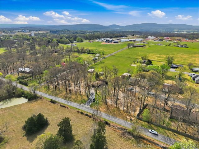 1022 W Young Avenue, Stilwell, OK 74960