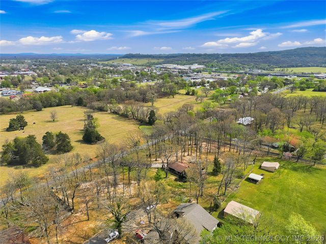 1022 W Young Avenue, Stilwell, OK 74960