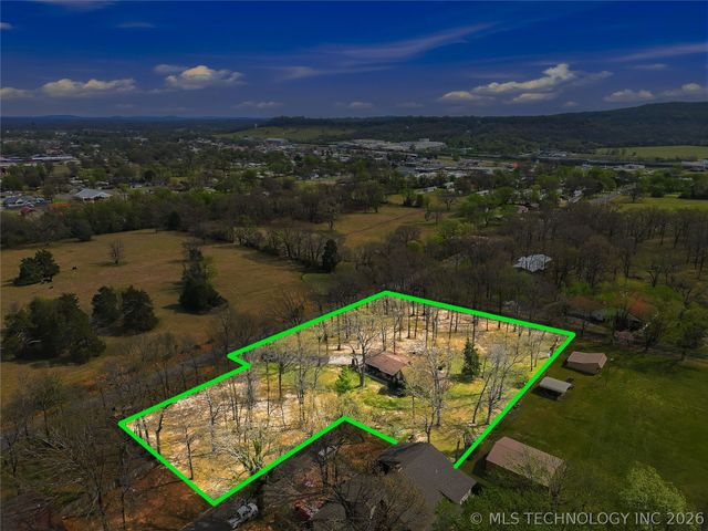 1022 W Young Avenue, Stilwell, OK 74960