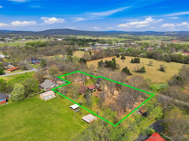 1022 W Young Avenue, Stilwell, OK 74960