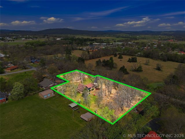 1022 W Young Avenue, Stilwell, OK 74960