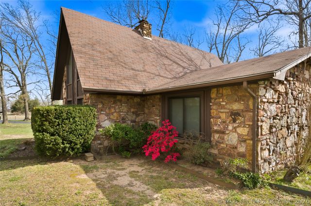 1022 W Young Avenue, Stilwell, OK 74960