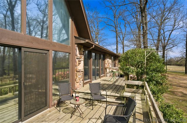 1022 W Young Avenue, Stilwell, OK 74960