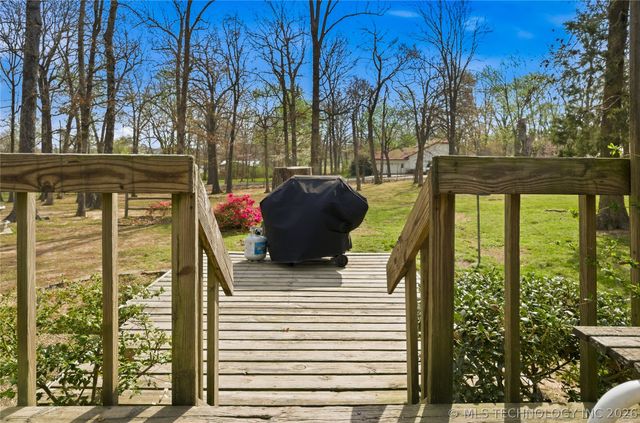 1022 W Young Avenue, Stilwell, OK 74960