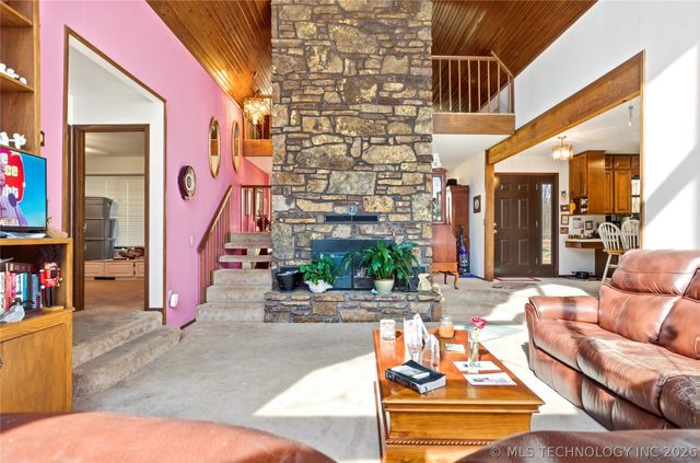 1022 W Young Avenue, Stilwell, OK 74960