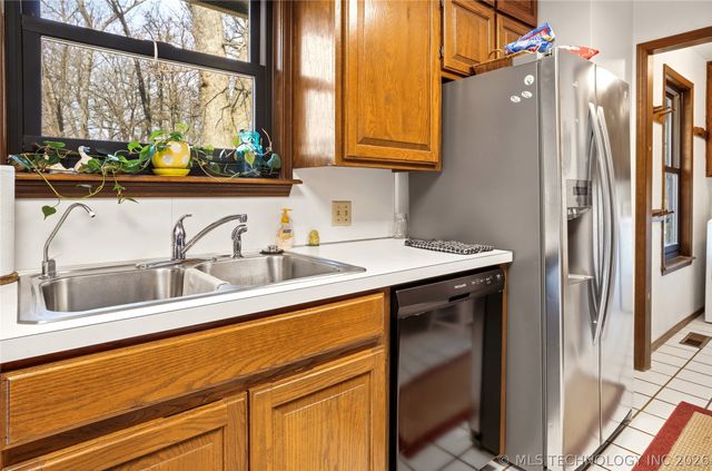 1022 W Young Avenue, Stilwell, OK 74960