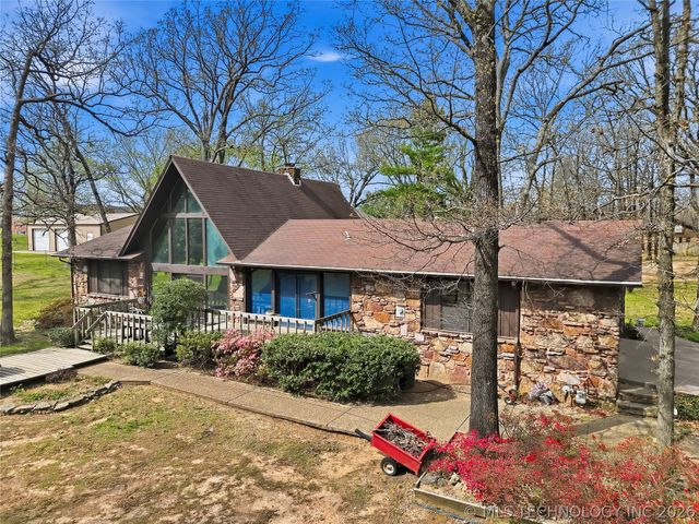 1022 W Young Avenue, Stilwell, OK 74960