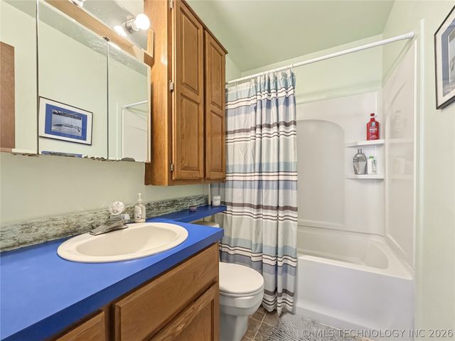 1022 W Young Avenue, Stilwell, OK 74960