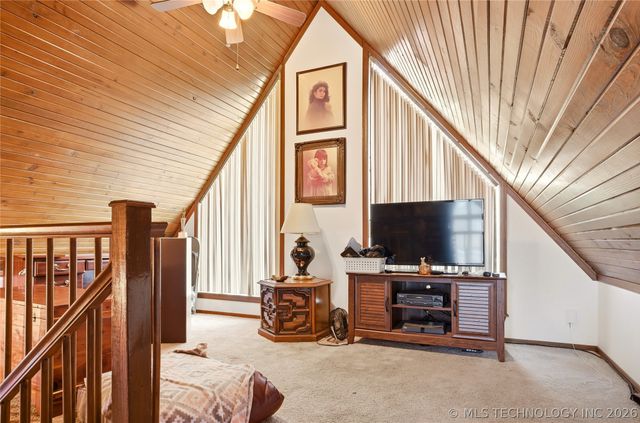 1022 W Young Avenue, Stilwell, OK 74960