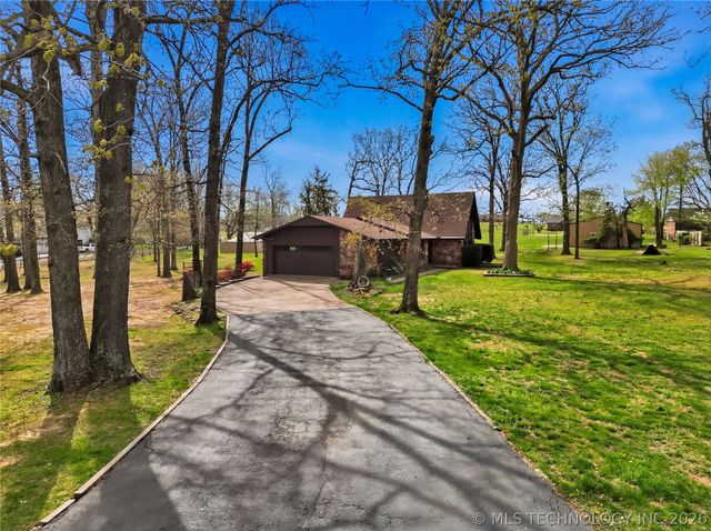 1022 W Young Avenue, Stilwell, OK 74960