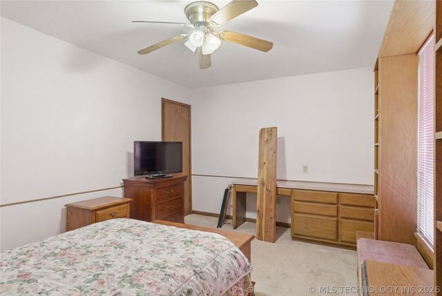 1022 W Young Avenue, Stilwell, OK 74960