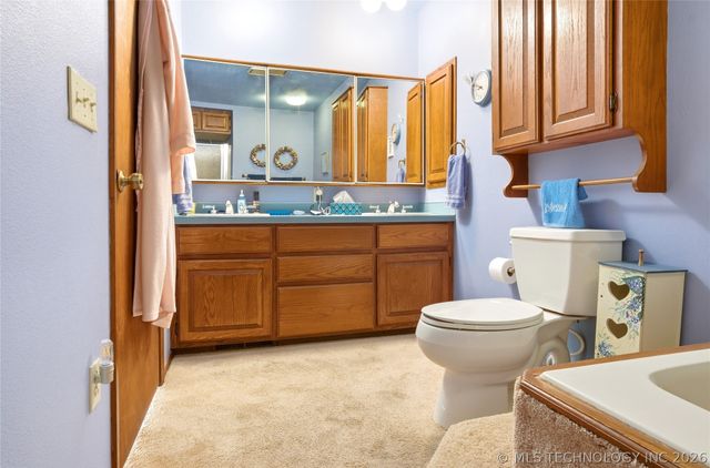 1022 W Young Avenue, Stilwell, OK 74960