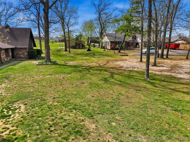 1022 W Young Avenue, Stilwell, OK 74960