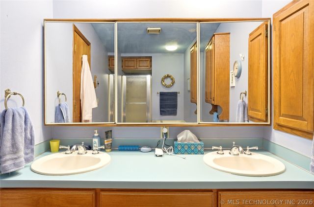 1022 W Young Avenue, Stilwell, OK 74960