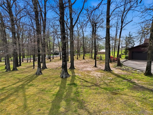 1022 W Young Avenue, Stilwell, OK 74960