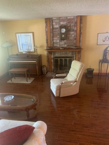 7451 W Desertwind Way, Sacramento, CA 95831