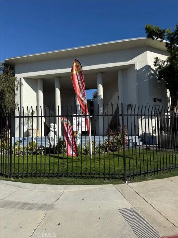10749 New haven Street, Sun Valley, CA 91352