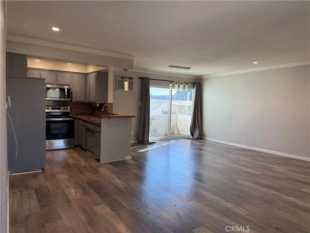 10749 New haven Street, Sun Valley, CA 91352