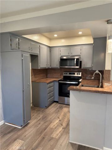 10749 New haven Street, Sun Valley, CA 91352
