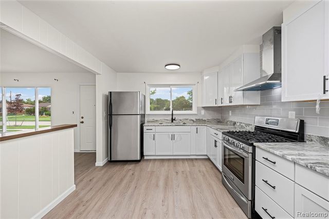 32804 Norwood Drive, Warren, MI 48092