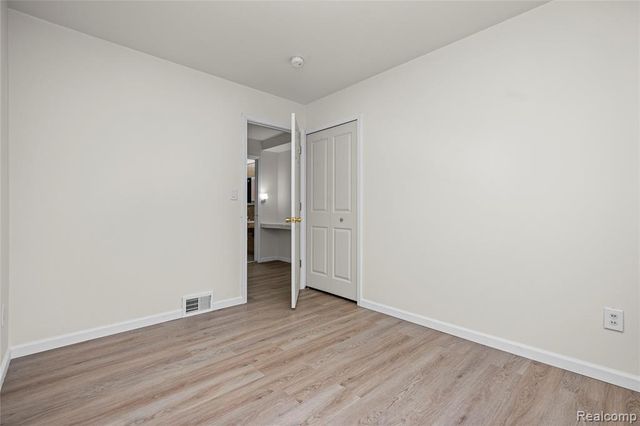 32804 Norwood Drive, Warren, MI 48092