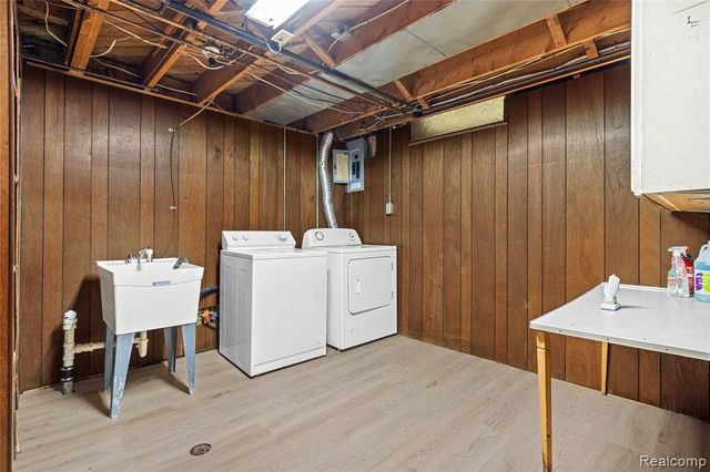 32804 Norwood Drive, Warren, MI 48092