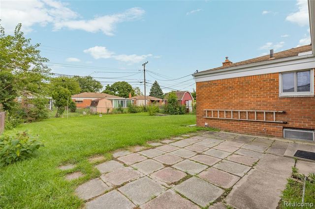 32804 Norwood Drive, Warren, MI 48092