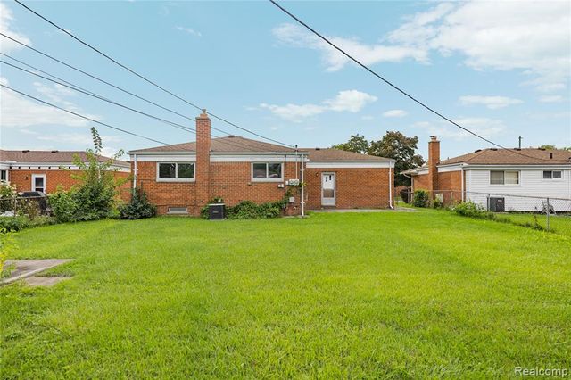 32804 Norwood Drive, Warren, MI 48092