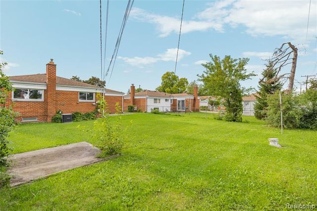 32804 Norwood Drive, Warren, MI 48092