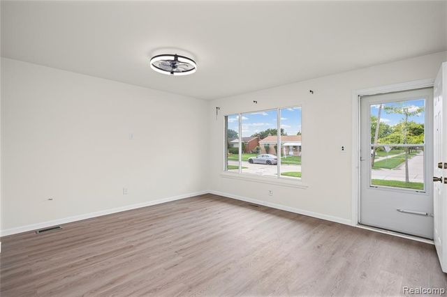 32804 Norwood Drive, Warren, MI 48092