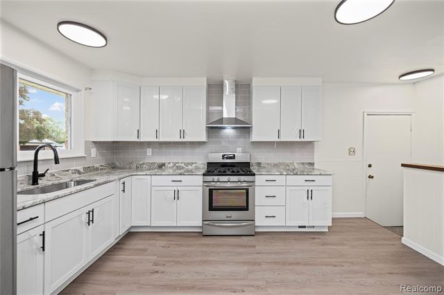 32804 Norwood Drive, Warren, MI 48092